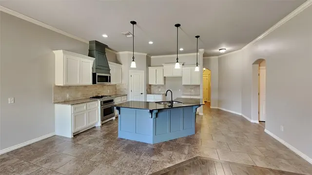 Photo 8 — 5720 St James Place, Oklahoma City, OK 73179