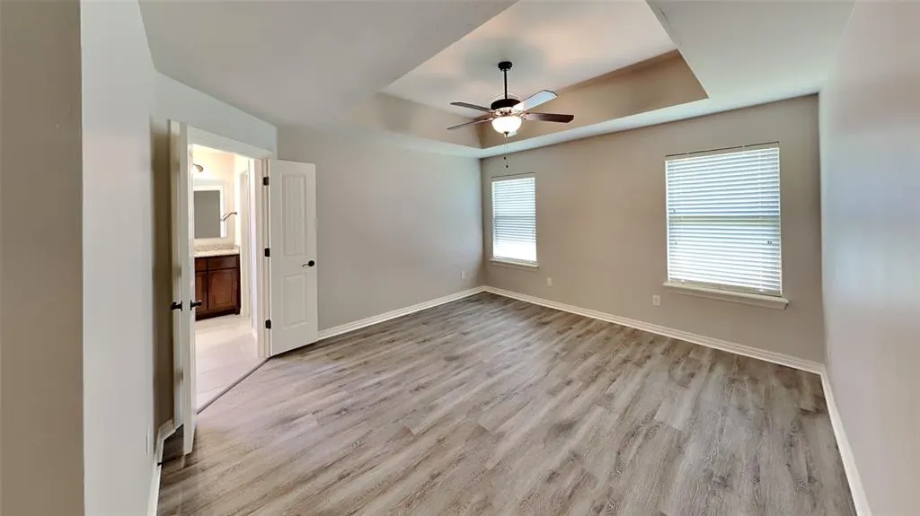 Photo 11 — 5720 St James Place, Oklahoma City, OK 73179