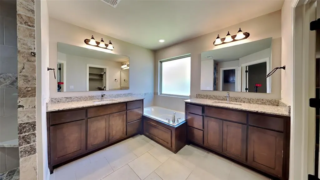 Photo 13 — 5720 St James Place, Oklahoma City, OK 73179
