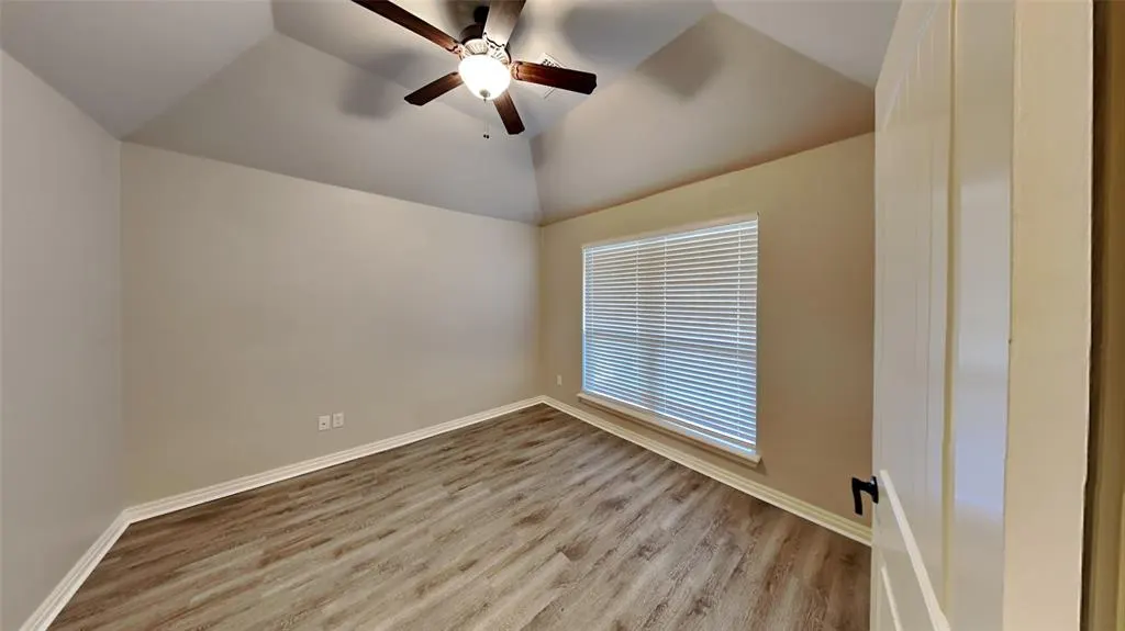 Photo 15 — 5720 St James Place, Oklahoma City, OK 73179