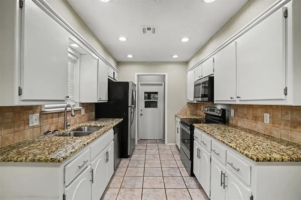 Photo 6 — 2340 SW 90th Street, Oklahoma City, OK 73159