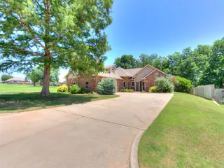 Sold home at 661 Lakeside Drive