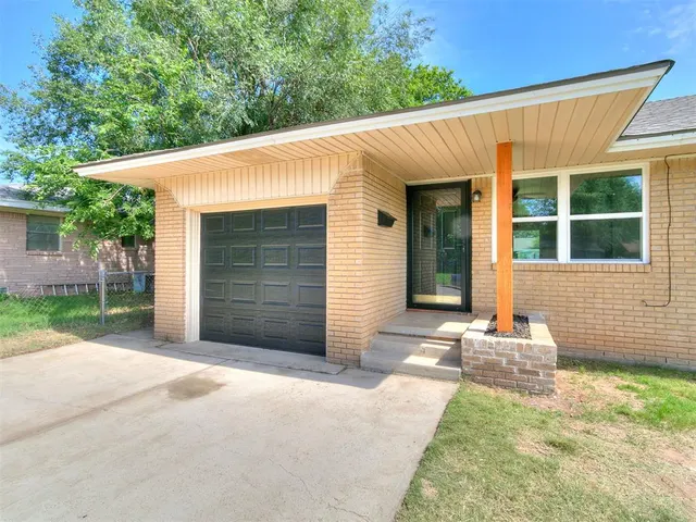 Photo 3 — 3037 SW 65th Place, Oklahoma City, OK 73159