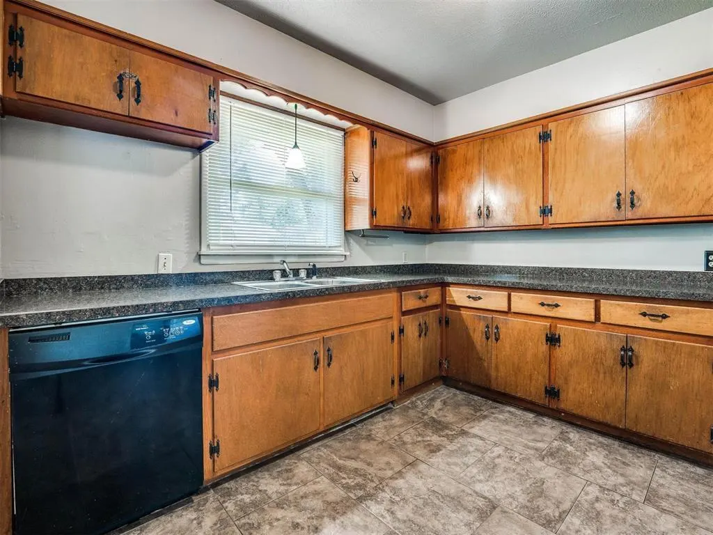 Photo 17 — 1800 Melrose Drive, Norman, OK 73069