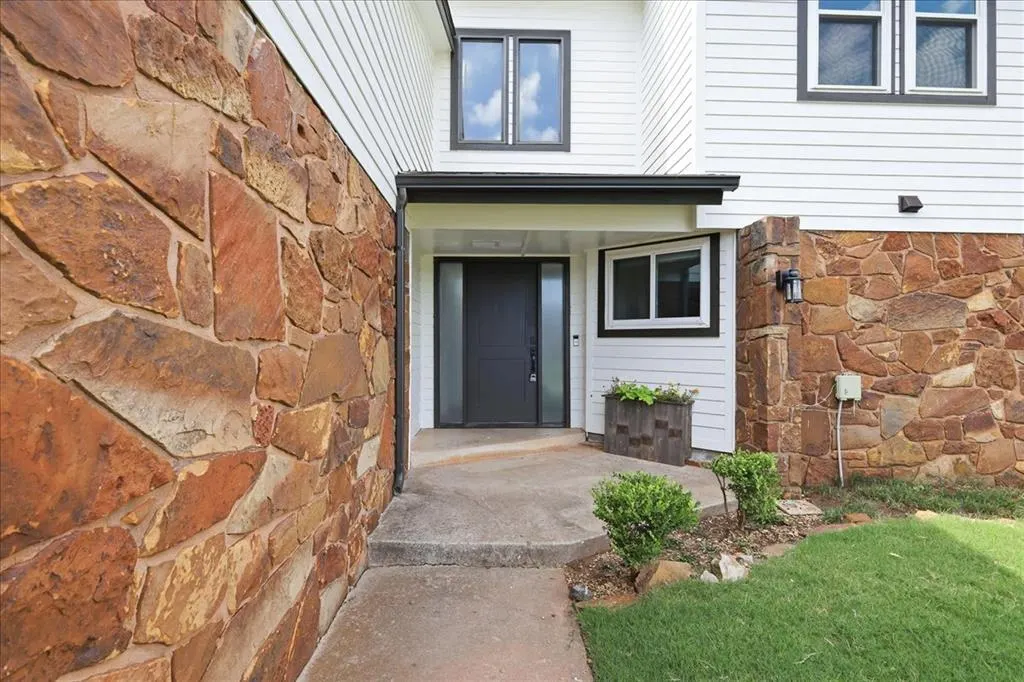 Photo 3 — 6104 W Gun Hill Way, Oklahoma City, OK 73132