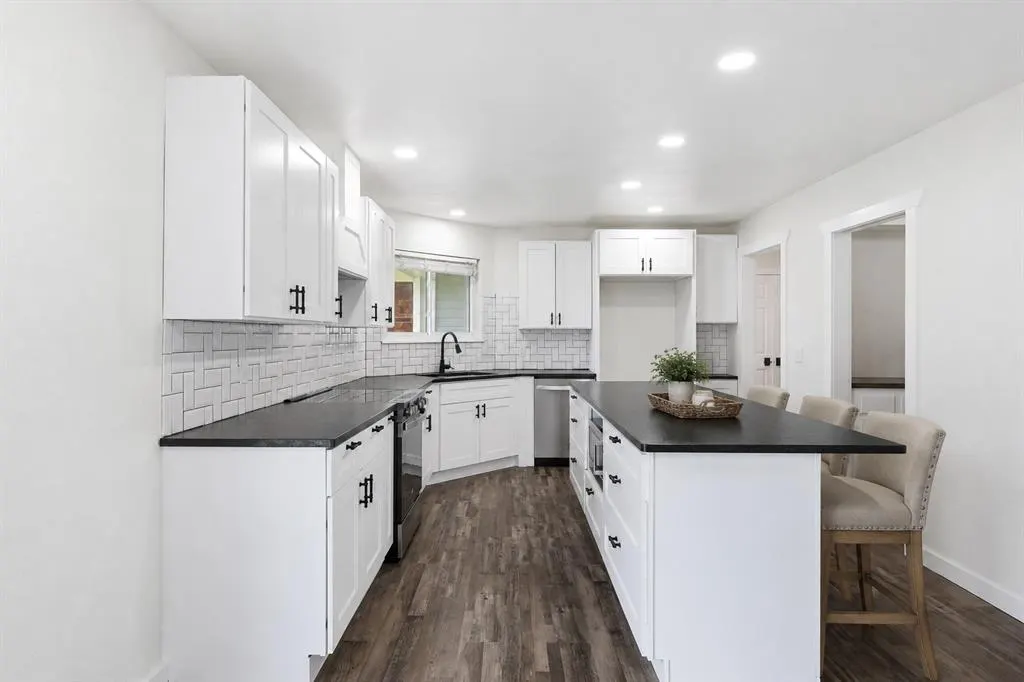 Photo 4 — 6104 W Gun Hill Way, Oklahoma City, OK 73132