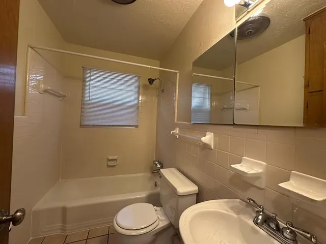 Photo 7 — 2037 Delaware Lane 2037, Norman, OK 73071