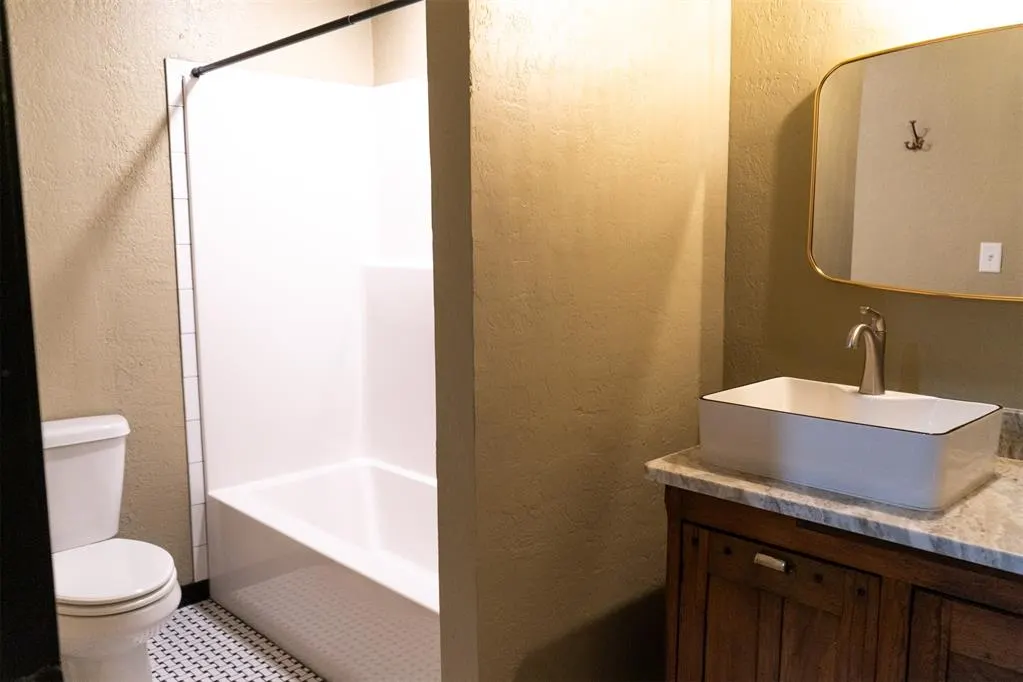 Photo 4 — 102 E Broadway Street Unit B, Lexington, OK 73051