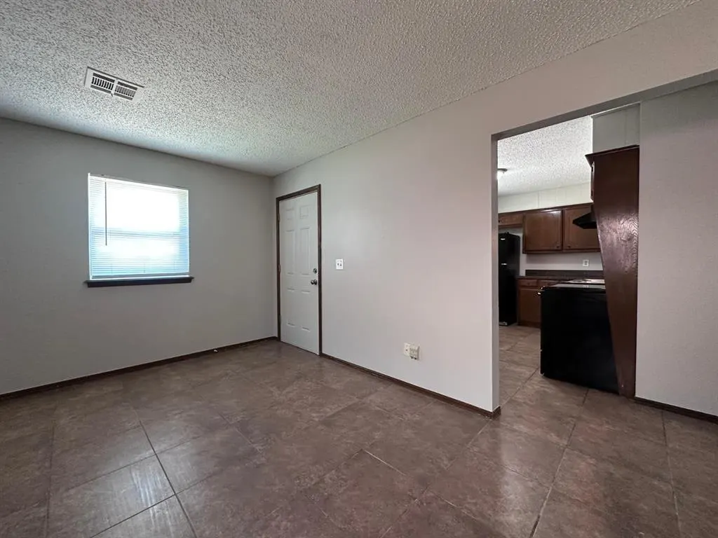 Photo 3 — 813 Russell Circle 813, Norman, OK 73071