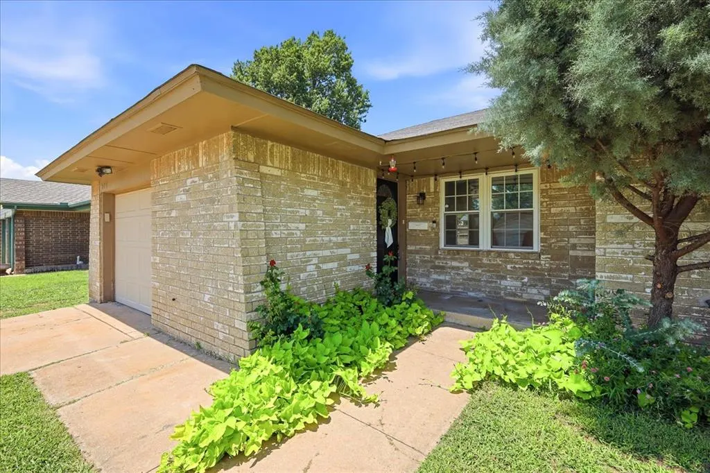 Photo 2 — Address unavailable, Edmond, OK 73003