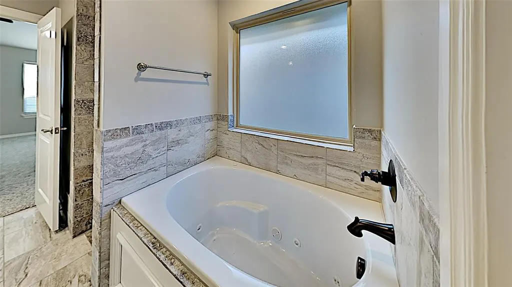 Photo 14 — 9108 NW 119th Street, Yukon, OK 73099