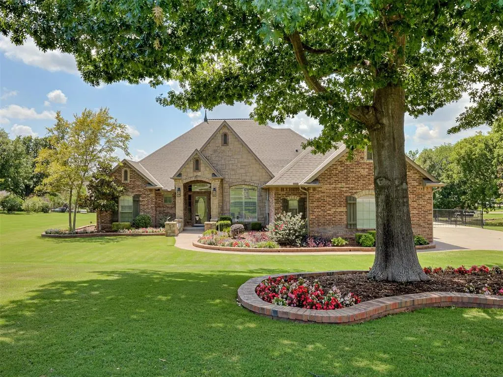 Photo 2 — 205 Alyssa Lane, Moore, OK 73160