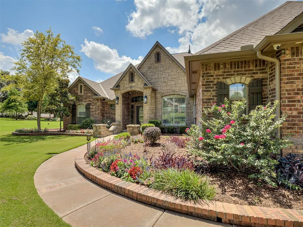 Photo 3 — 205 Alyssa Lane, Moore, OK 73160