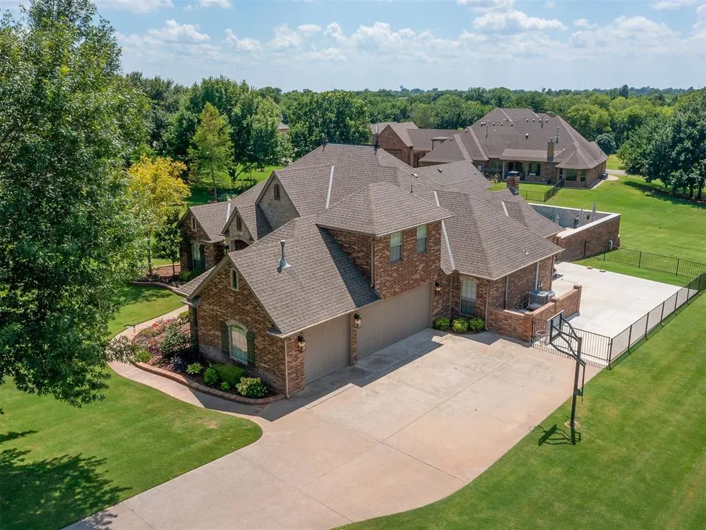 Photo 4 — 205 Alyssa Lane, Moore, OK 73160