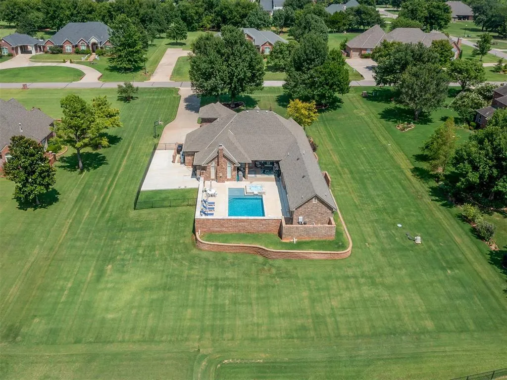 Photo 5 — 205 Alyssa Lane, Moore, OK 73160