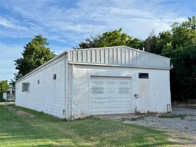 Photo 4 — 202 W Iowa Avenue, Chickasha, OK 73018