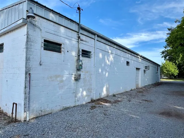 Photo 5 — 202 W Iowa Avenue, Chickasha, OK 73018