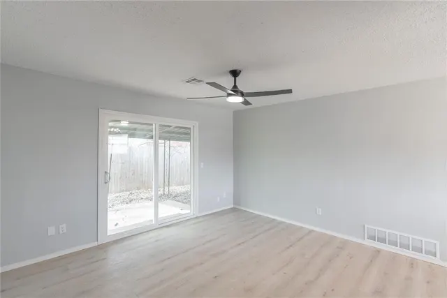 Photo 3 — 901 Shalimar Drive, Oklahoma City, OK 73115