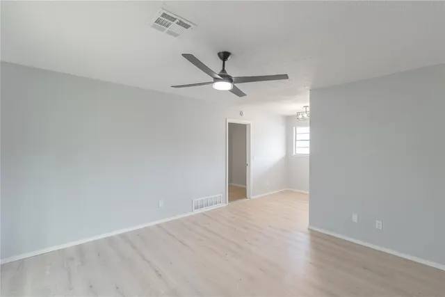 Photo 4 — 901 Shalimar Drive, Oklahoma City, OK 73115