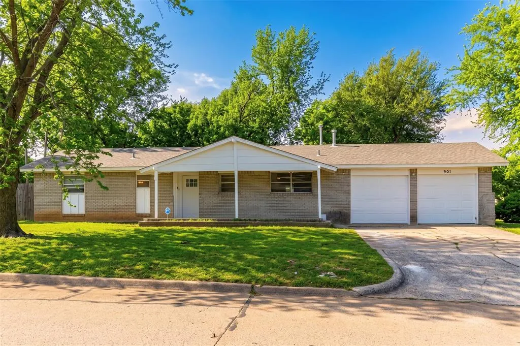 Front exterior — 901 Shalimar Drive, Oklahoma City, OK 73115