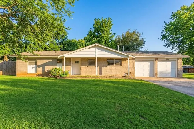 Photo 2 — 901 Shalimar Drive, Oklahoma City, OK 73115