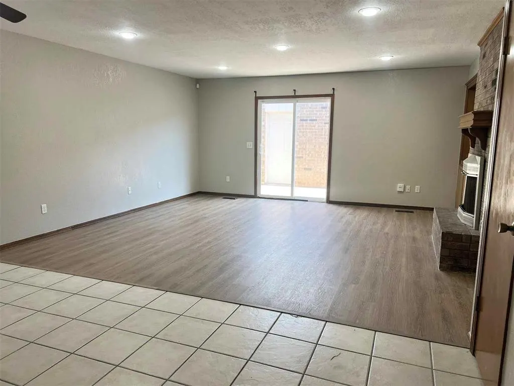 Photo 2 — 2105 NW 118th Terrace, Oklahoma City, OK 73120