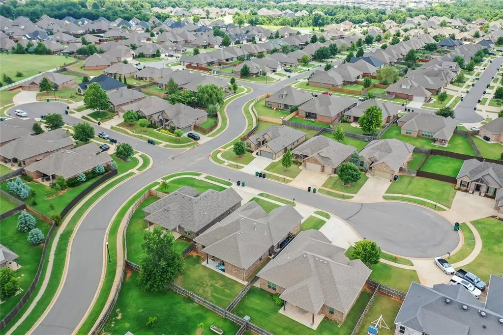 Photo 12 — 905 NW 189th Circle, Edmond, OK 73012