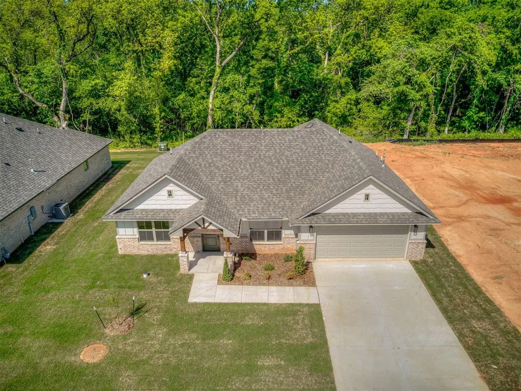 Front exterior — 120 Mountain Laurel Way, Noble, OK 73068