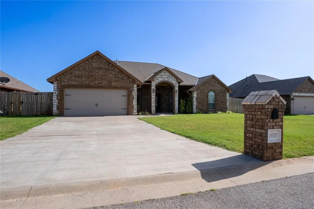 Photo 2 — 1605 NE White Rock Drive, Elgin, OK 73538
