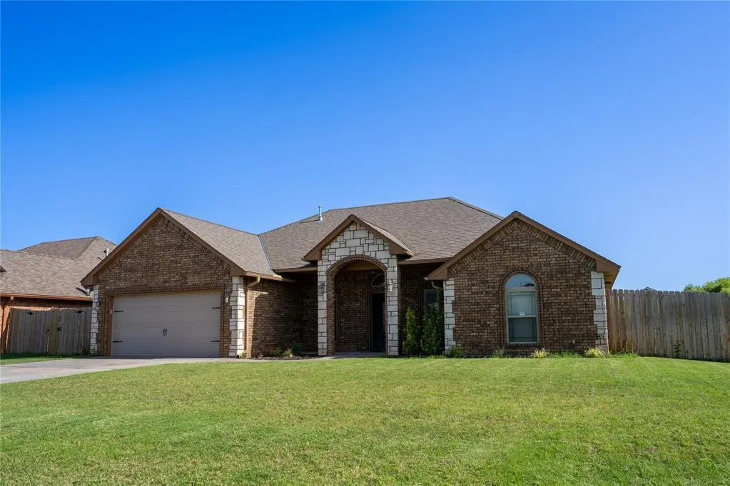 Photo 3 — 1605 NE White Rock Drive, Elgin, OK 73538