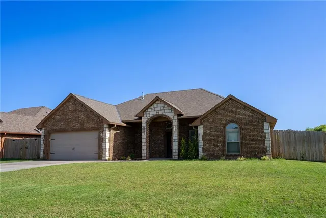 Photo 3 — 1605 NE White Rock Drive, Elgin, OK 73538