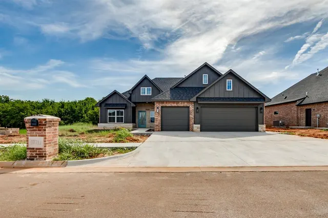 Photo 2 — 10712 Blue Creek Drive, Yukon, OK 73099