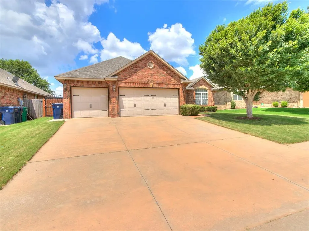Front exterior — 7609 Harold Drive, Yukon, OK 73099