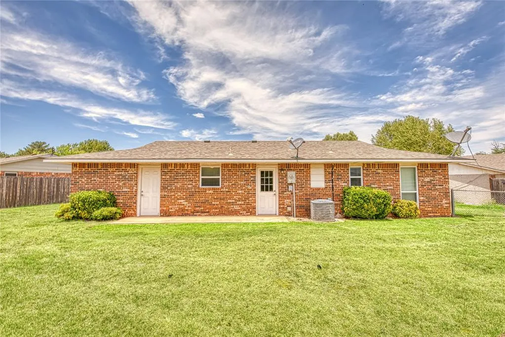 Photo 14 — 1402 Sherry Court, Elk City, OK 73644
