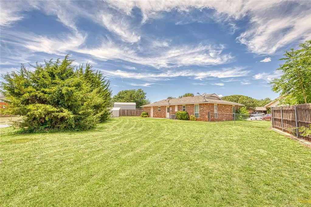 Photo 15 — 1402 Sherry Court, Elk City, OK 73644
