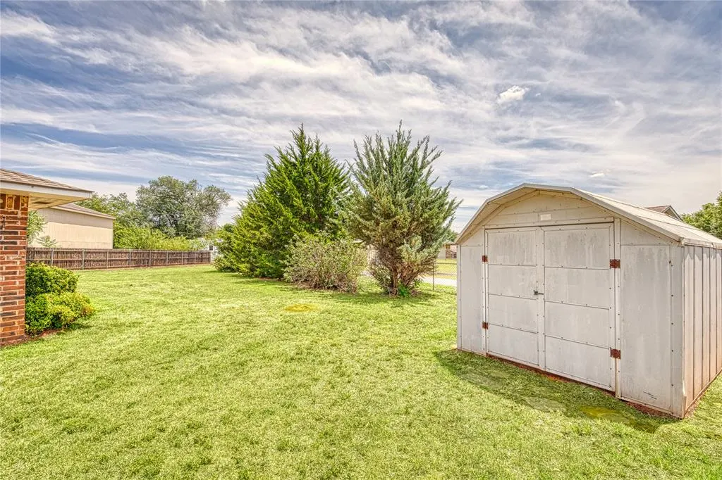 Photo 16 — 1402 Sherry Court, Elk City, OK 73644