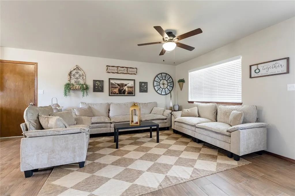 Photo 3 — 1402 Sherry Court, Elk City, OK 73644