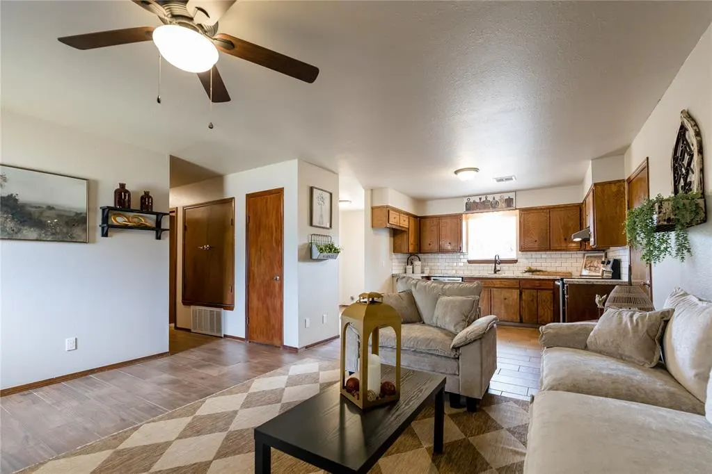 Photo 4 — 1402 Sherry Court, Elk City, OK 73644