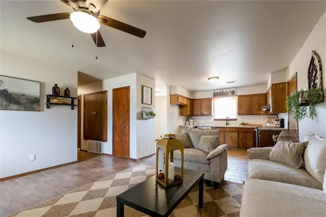 Photo 4 — 1402 Sherry Court, Elk City, OK 73644