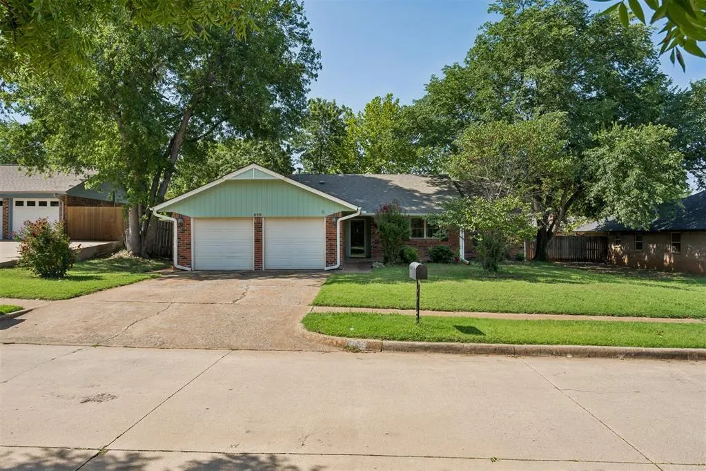 Photo 2 — 510 Leaning Elm Drive, Norman, OK 73071