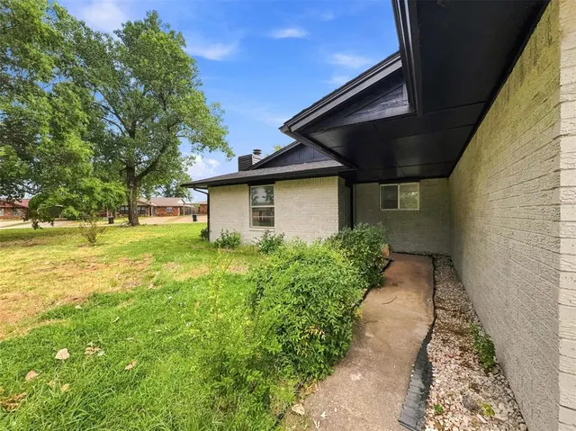 Photo 6 — 101 Gayla Street, Shawnee, OK 74804