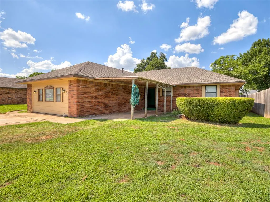 Photo 2 — 741 W Elder Drive, Mustang, OK 73064