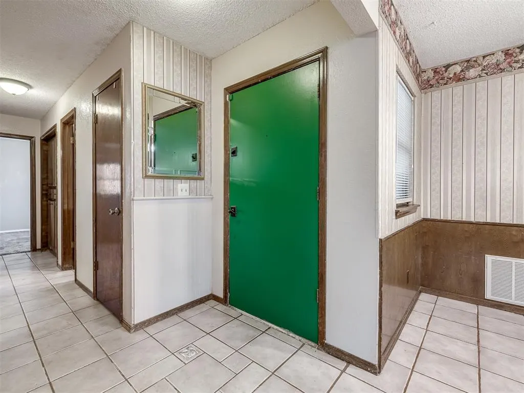 Photo 5 — 741 W Elder Drive, Mustang, OK 73064