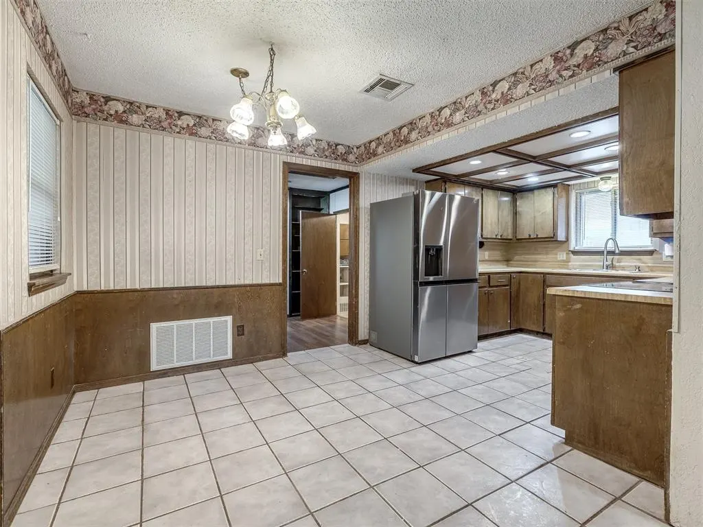 Photo 11 — 741 W Elder Drive, Mustang, OK 73064