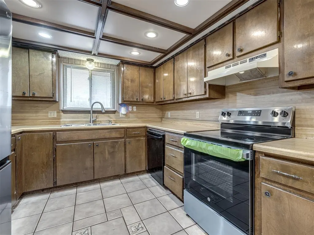 Photo 14 — 741 W Elder Drive, Mustang, OK 73064