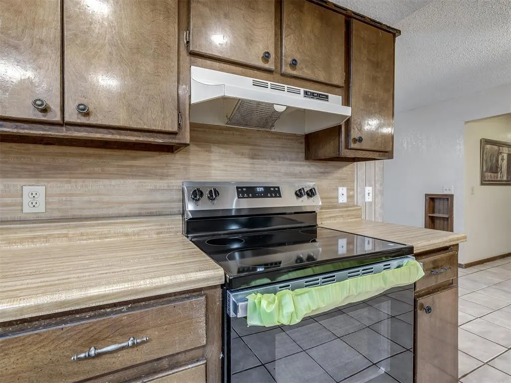 Photo 16 — 741 W Elder Drive, Mustang, OK 73064