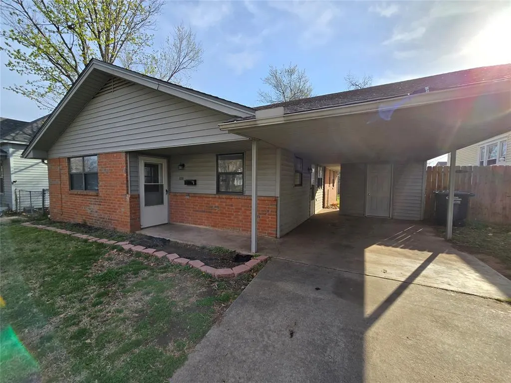 Photo 2 — 807 N Beard Avenue, Shawnee, OK 74801