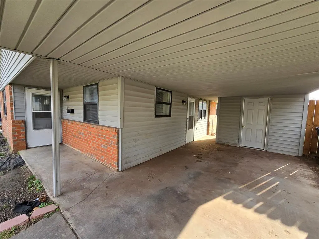 Photo 3 — 807 N Beard Avenue, Shawnee, OK 74801