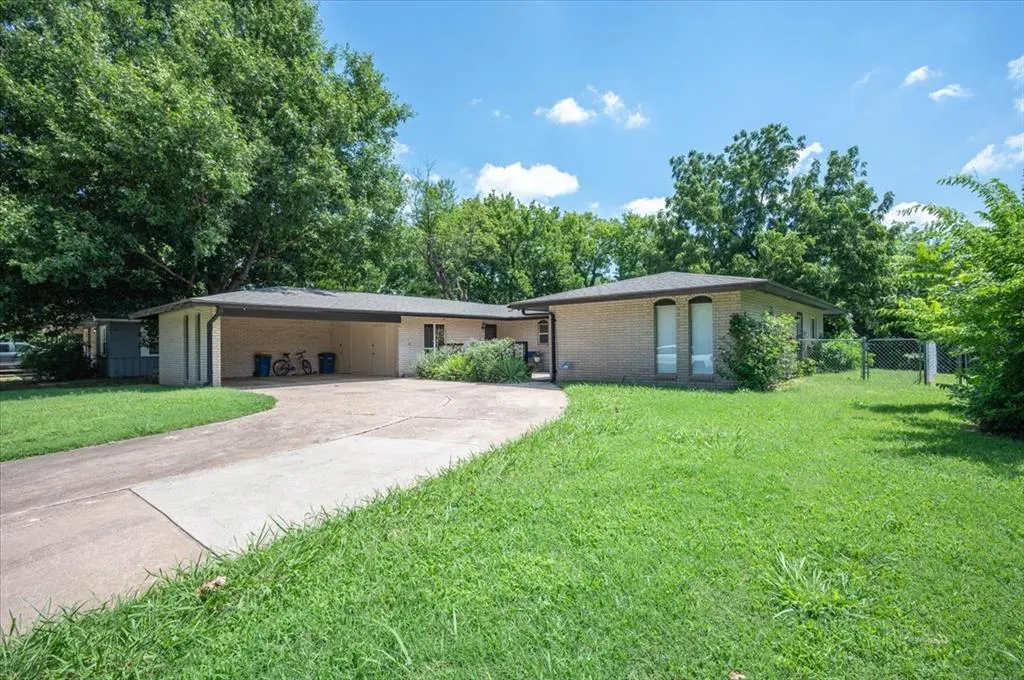 Front exterior — 607 S Willis Street 607 & 609, Stillwater, OK 74074