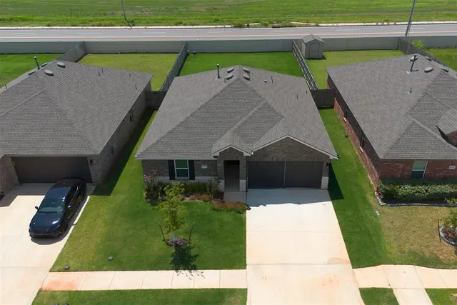 Photo 2 — 4117 Sara Park Drive, Mustang, OK 73064